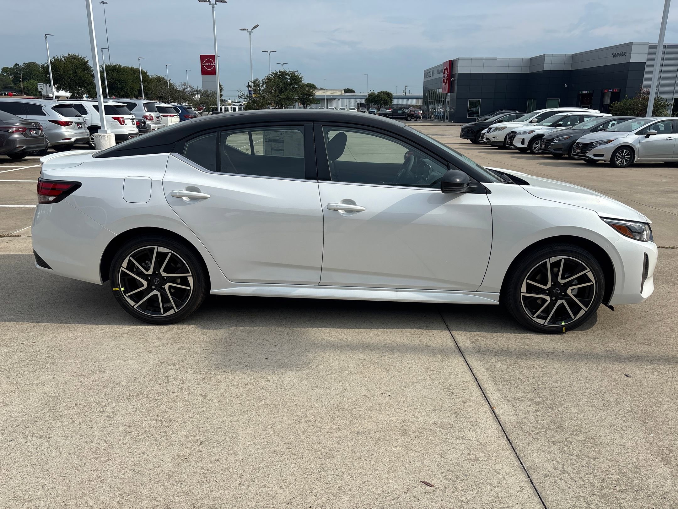 2025 Nissan Sentra SR photo 8