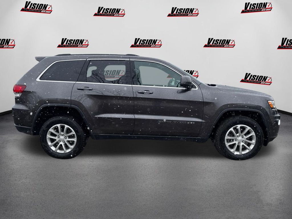 2021 Jeep Grand Cherokee Laredo E photo 2