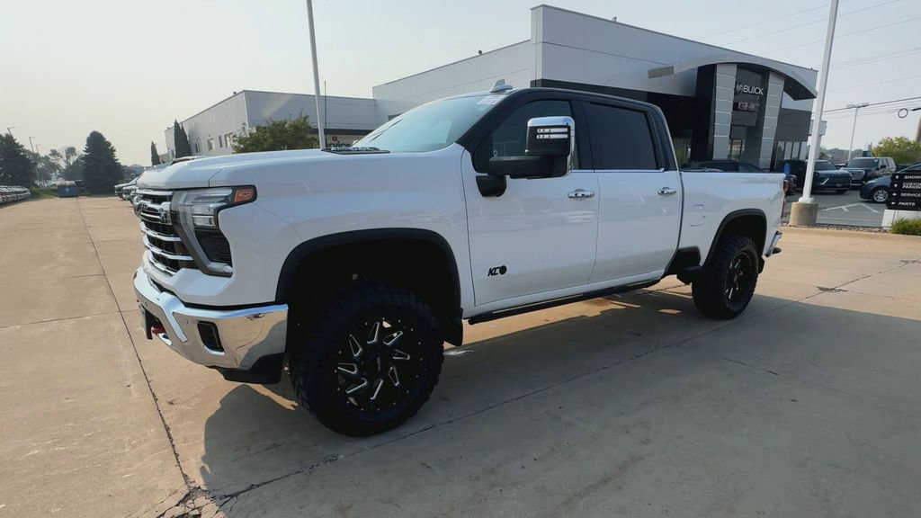 2024 Chevrolet Silverado 2500HD LTZ photo 3