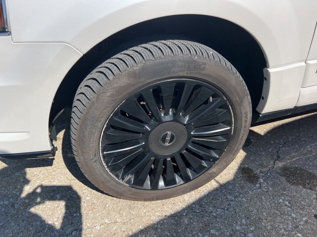 2015 Lincoln Navigator L Base photo 2