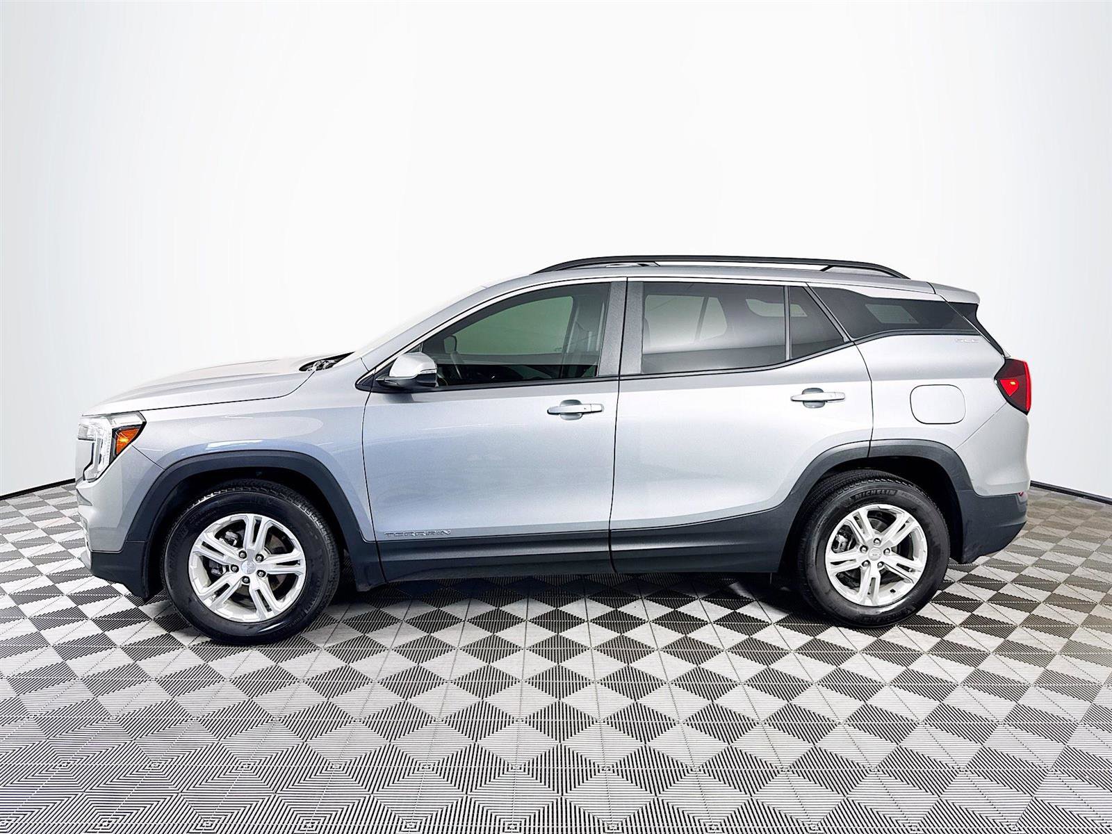 2023 Gmc Terrain SLE photo 4