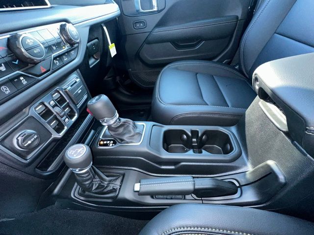 2025 Jeep Wrangler Sport S photo 23