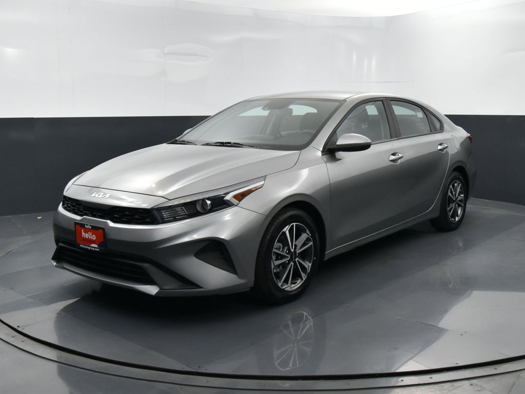 2022 Kia Forte FE LXS photo 3