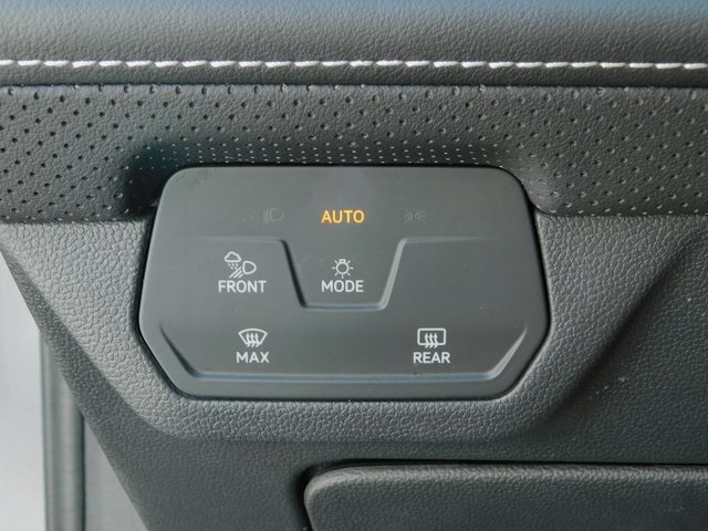 2024 Volkswagen Atlas SE Technology photo 30