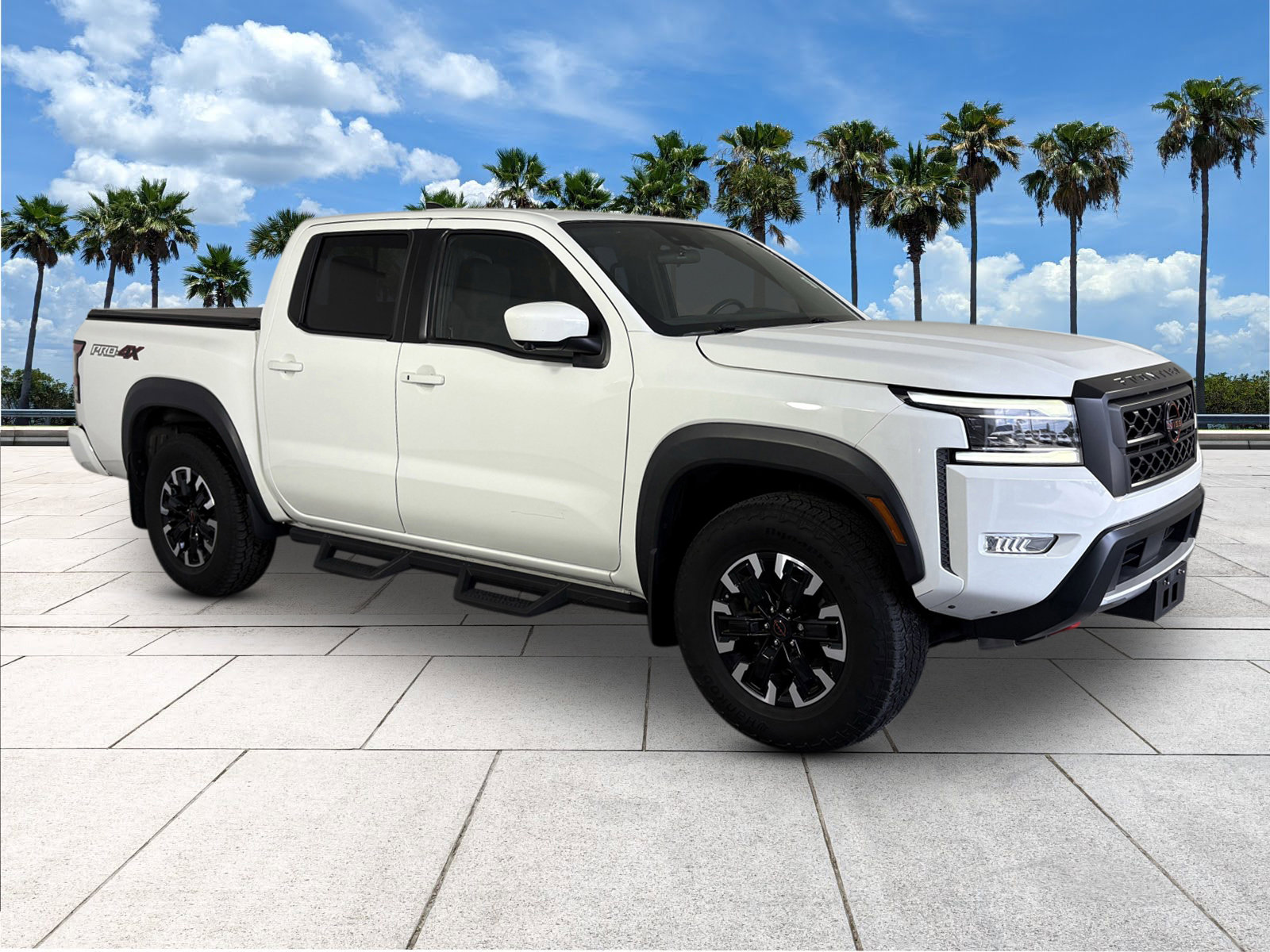 2022 Nissan Frontier PRO-4X photo 2