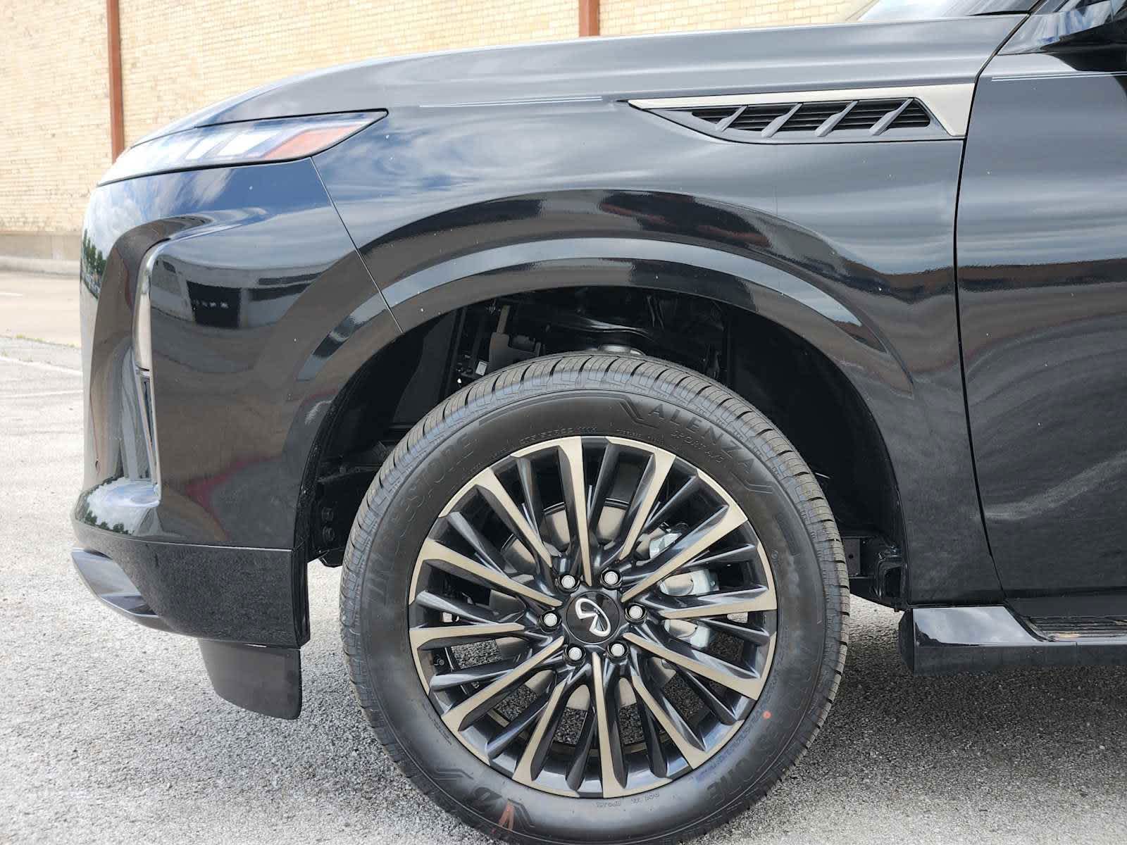 2025 Infiniti QX80 photo 6