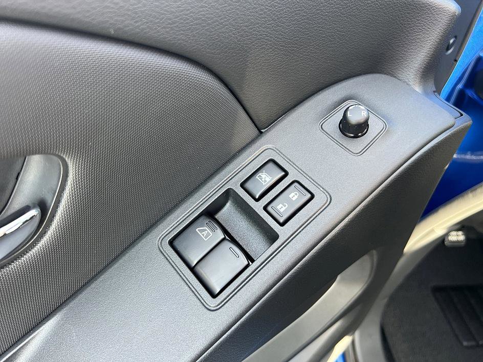 2024 Nissan Frontier SV photo 17