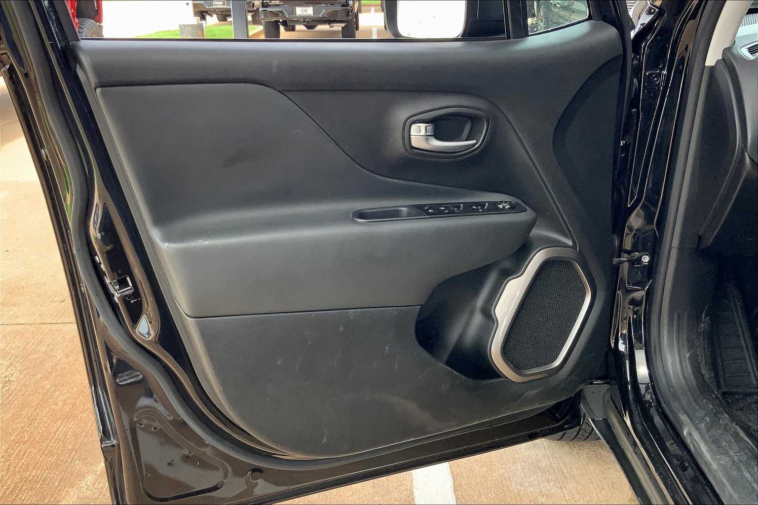 2022 Jeep Renegade Latitude photo 19