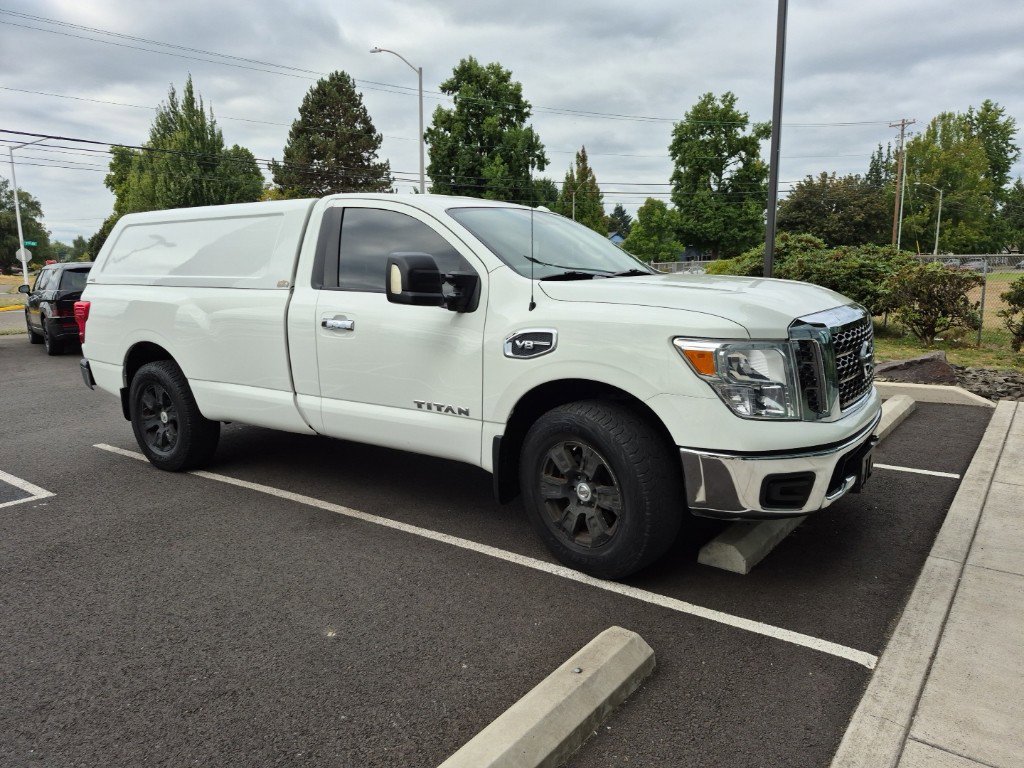 2017 Nissan Titan Single Cab SV photo 4