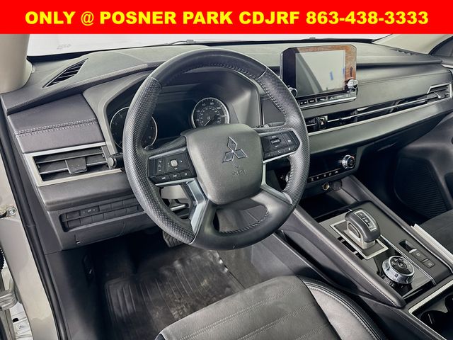 2023 Mitsubishi Outlander SE photo 9