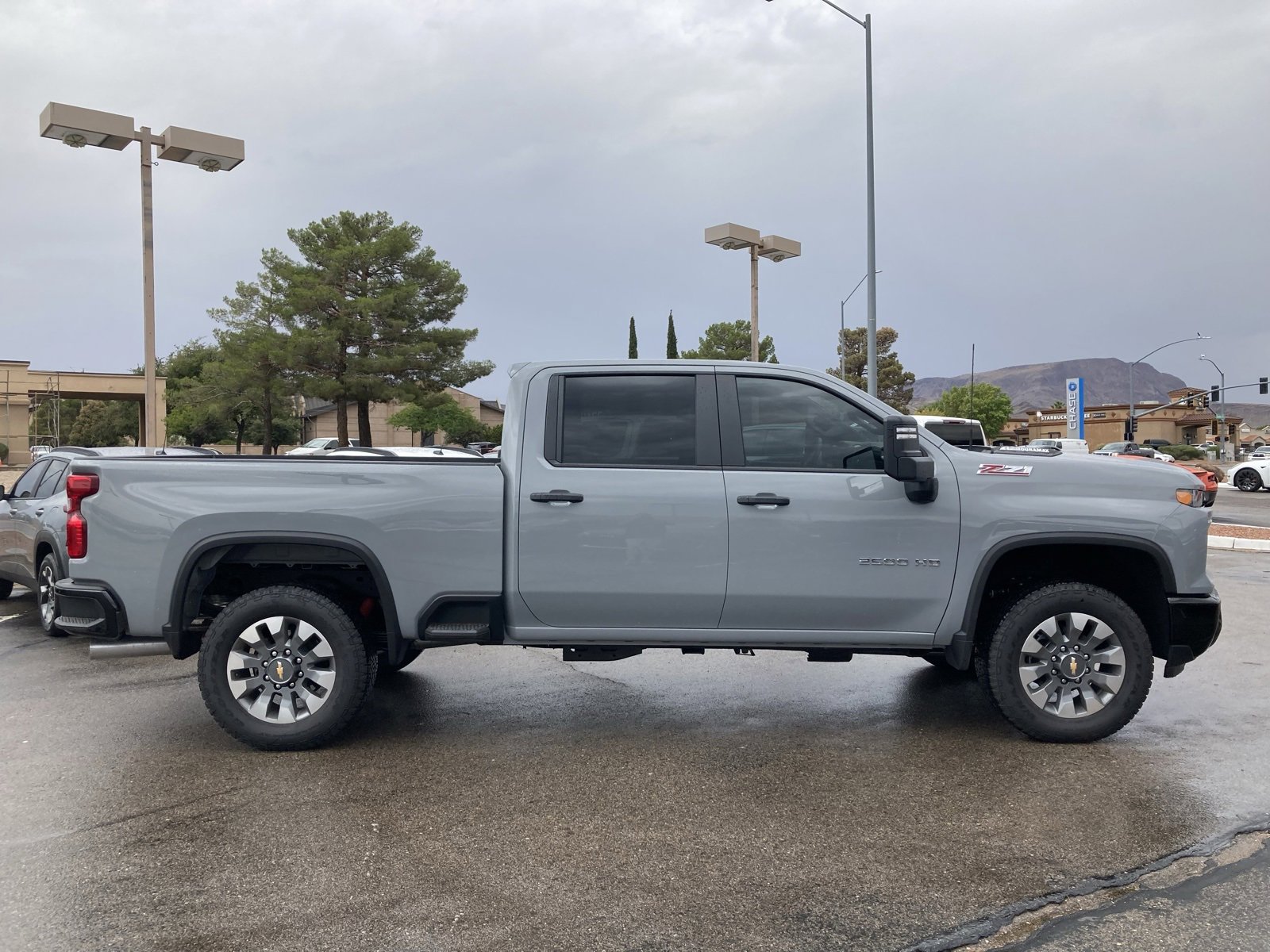 2025 Chevrolet Silverado 2500HD Custom photo 2