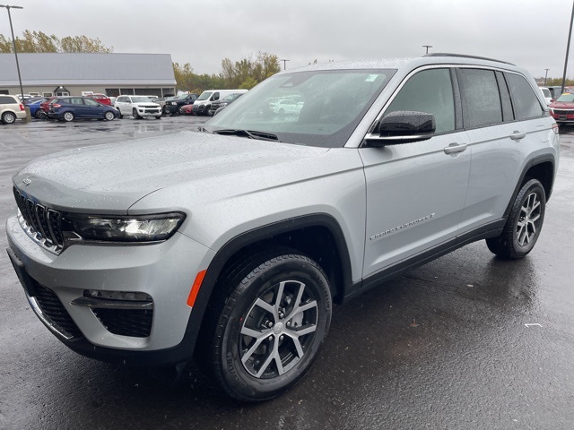 2025 Jeep Grand Cherokee Limited photo 2