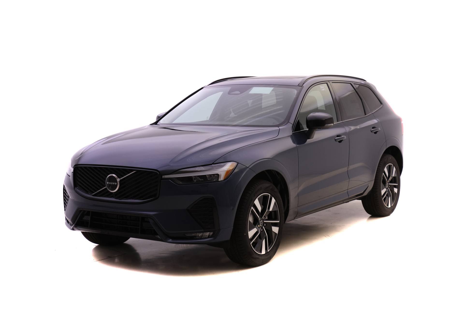 2026 Volvo XC60 Plus's photo
