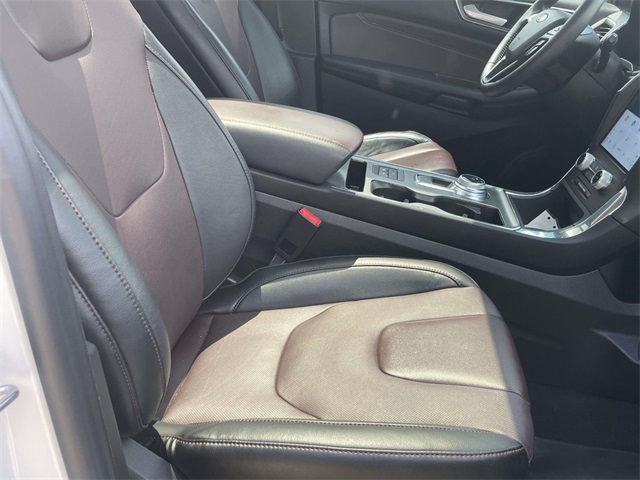 2021 Ford Edge Titanium photo 16