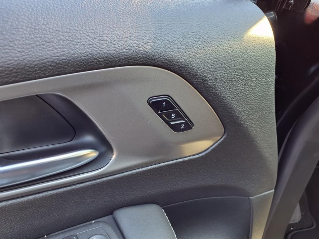 2026 Chrysler Pacifica photo 7