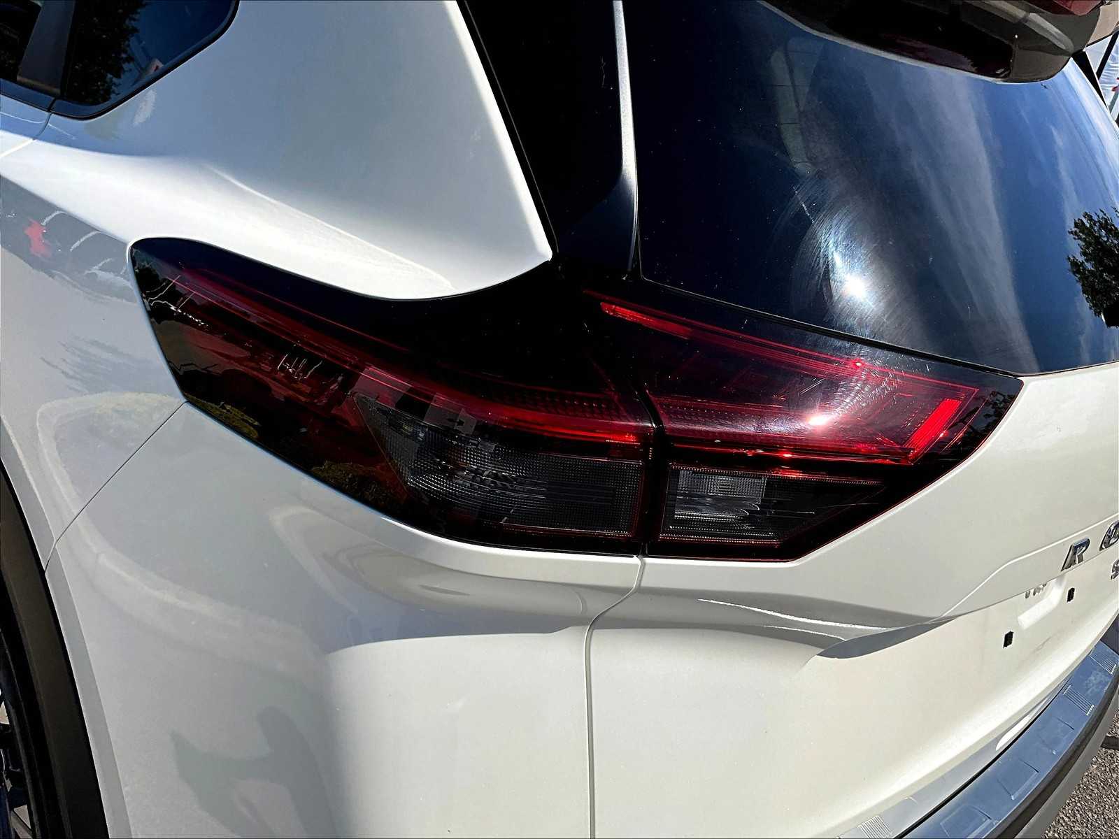 2022 Nissan Rogue SV photo 29