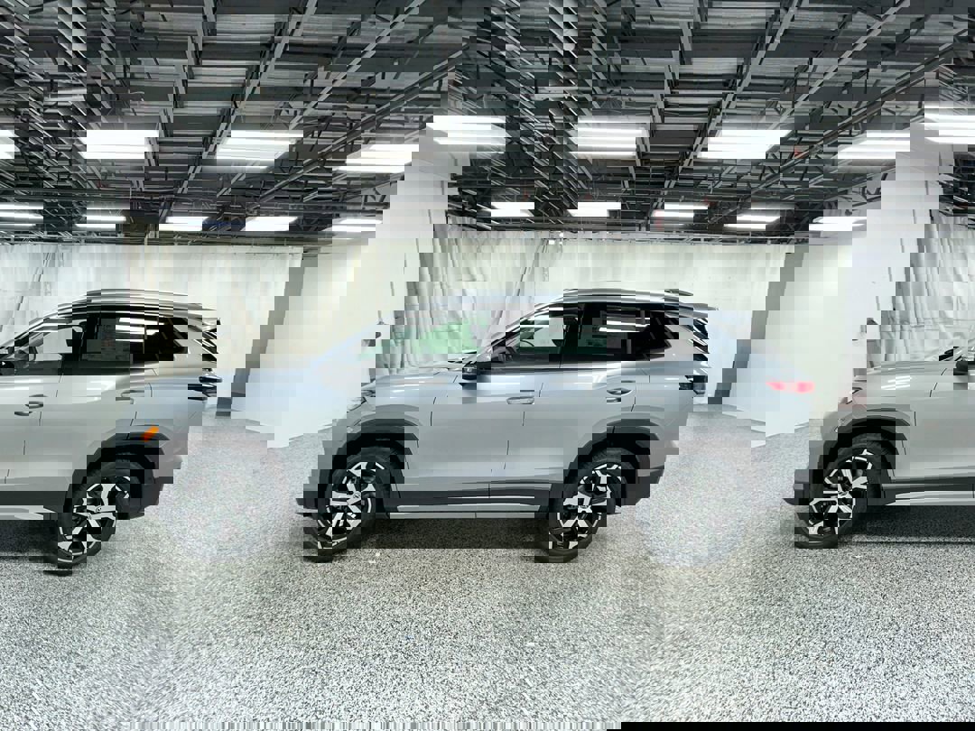 2025 Volkswagen Tiguan SE photo 2