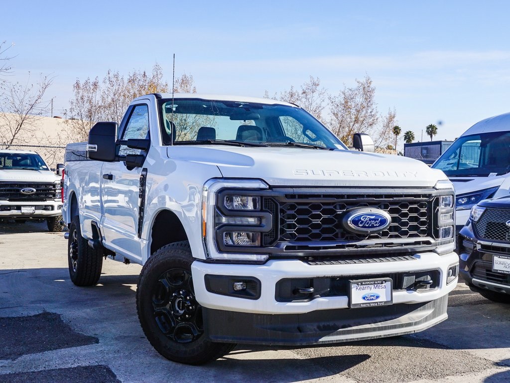 2023 Ford F-350 Super Duty XL's photo