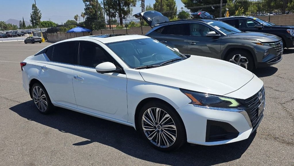 2023 Nissan Altima 2.5 SL photo 3