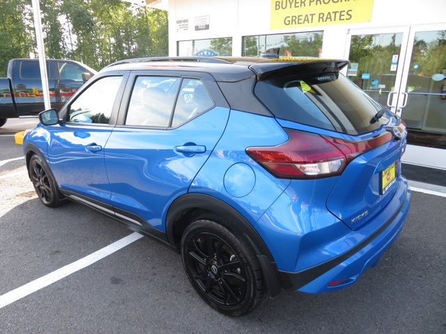 2023 Nissan Kicks SR photo 3