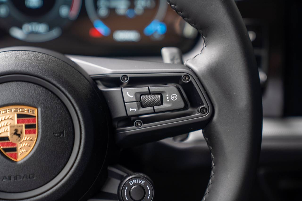 2025 Porsche Cayenne Coupe photo 9
