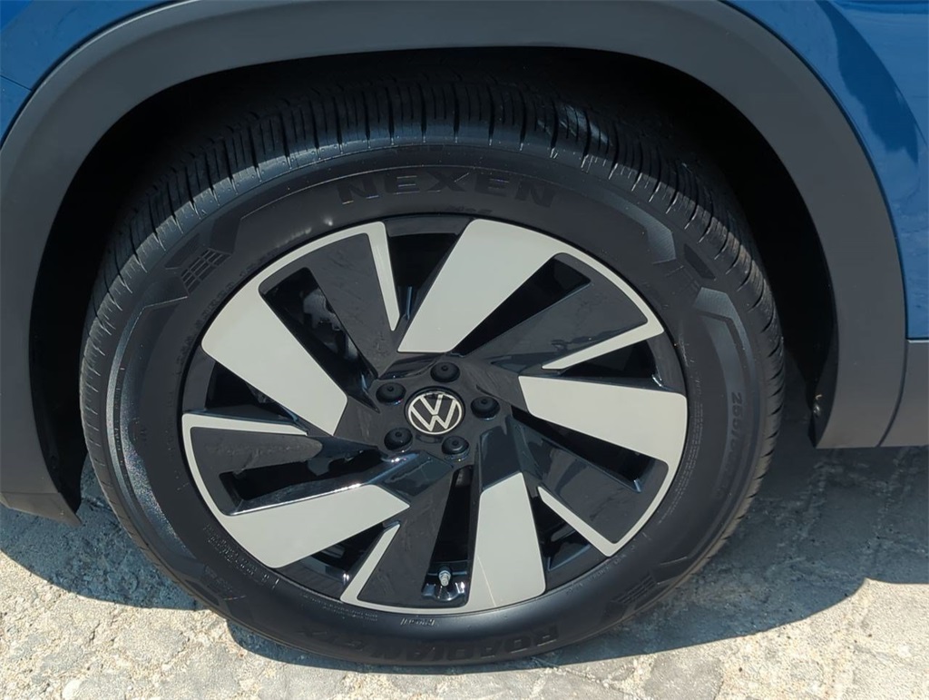 2025 Volkswagen Atlas Cross Sport SEL R-Line photo 25