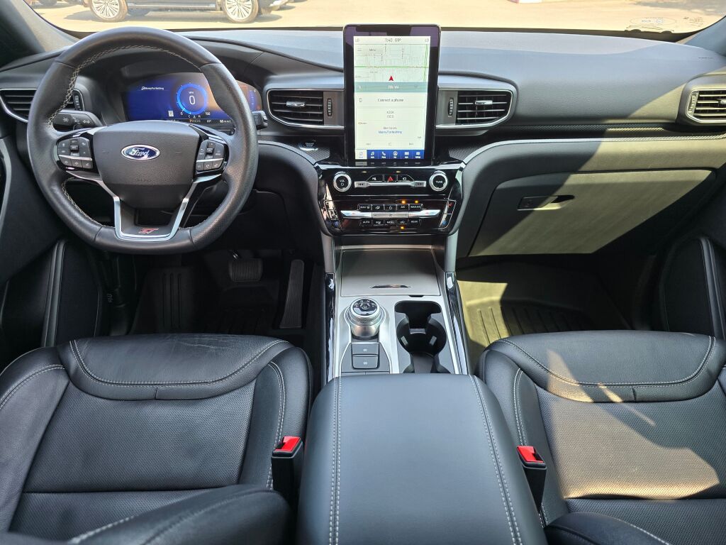 2023 Ford Explorer ST photo 17