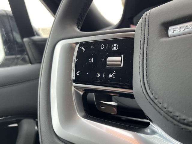 2025 Land Rover Range Rover SE photo 28
