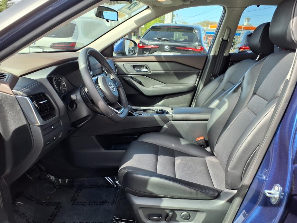 2022 Nissan Rogue SV photo 11
