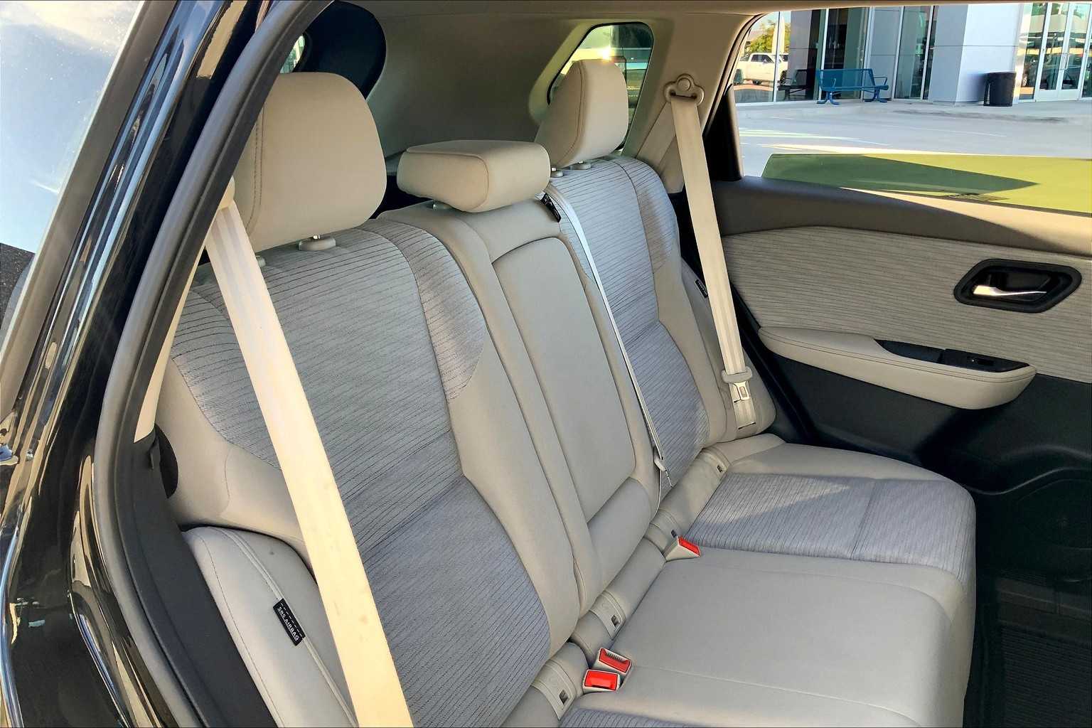 2023 Nissan Rogue SV photo 19