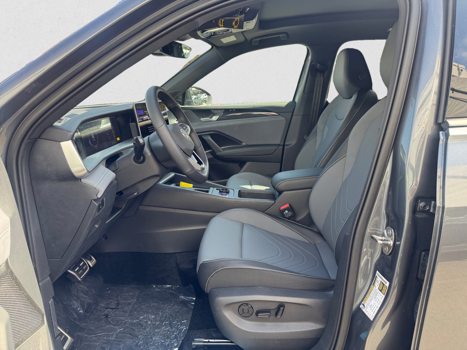 2025 Volkswagen Tiguan SE R-Line Black photo 9