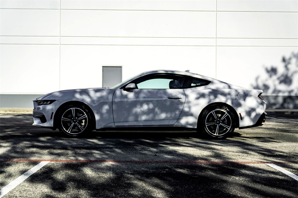 2024 Ford Mustang EcoBoost photo 8