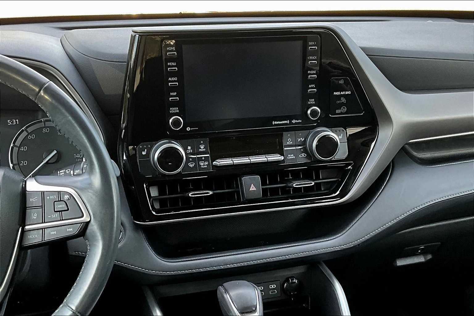 2022 Toyota Highlander XLE photo 6