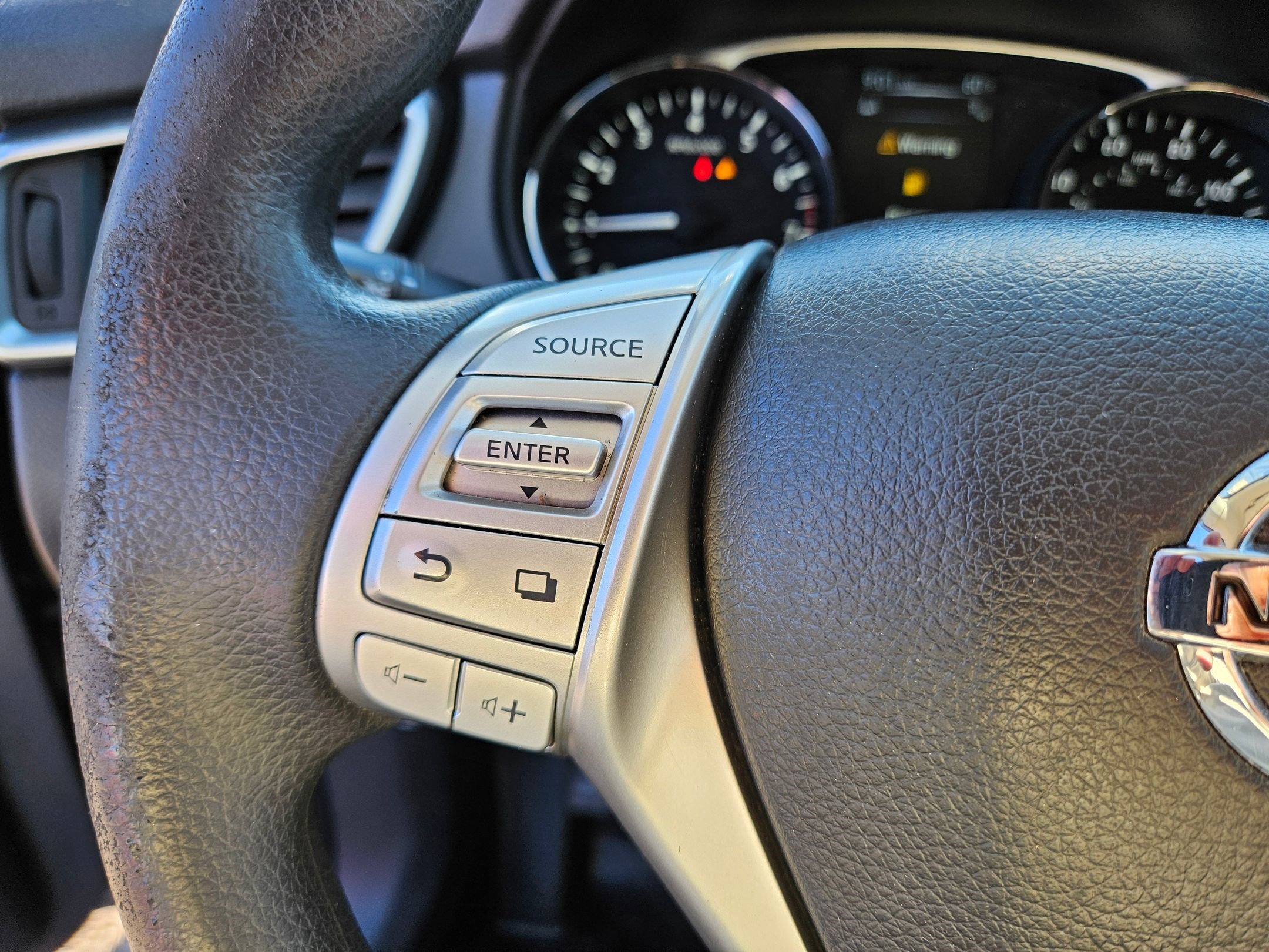 2015 Nissan Rogue SV photo 15