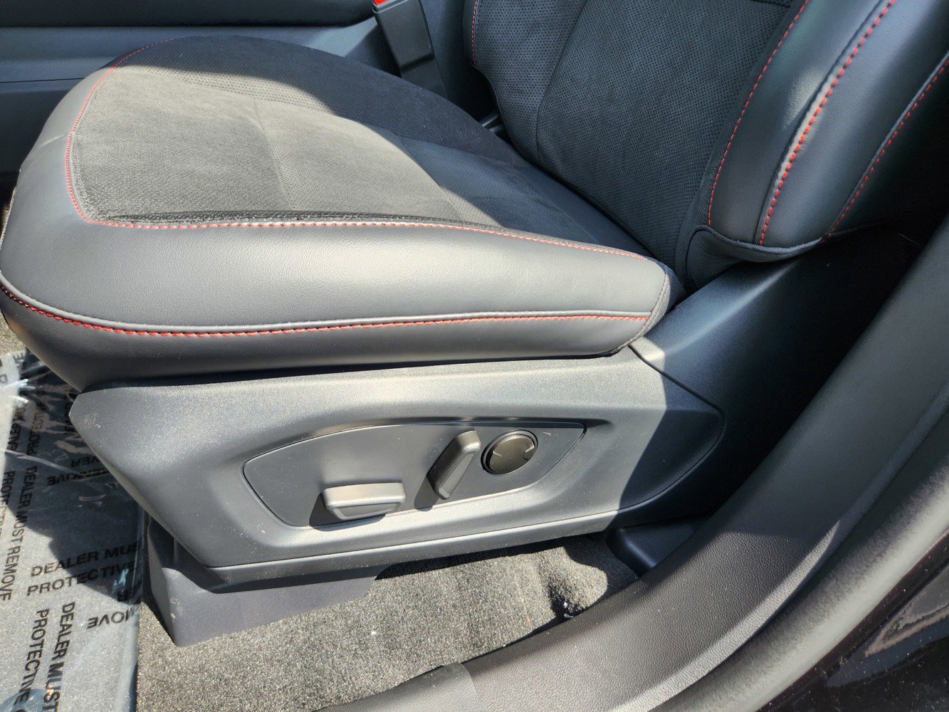 2025 Ford Explorer ST photo 17