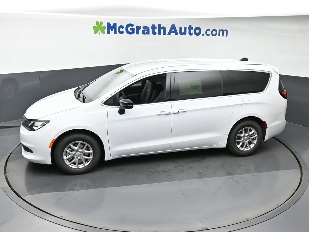 2026 Chrysler Voyager LX photo 17