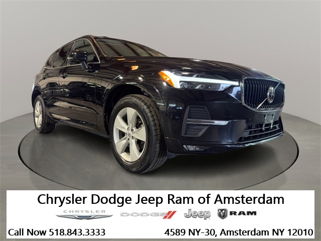 2022 Volvo XC60 Momentum's photo