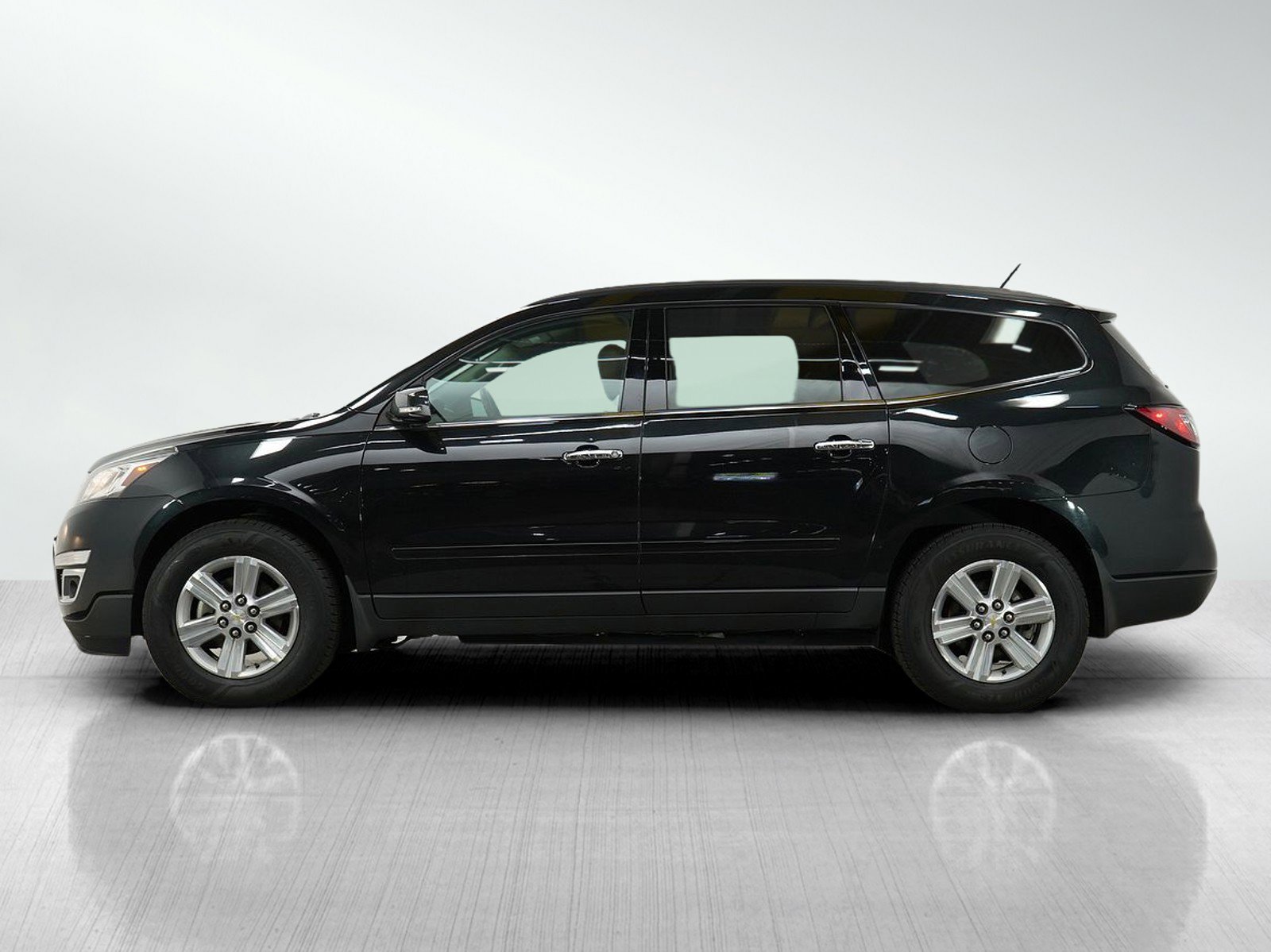 Used 2014 Chevrolet Traverse 2LT with VIN 1GNKVHKD9EJ328549 for sale in Hopkins, Minnesota