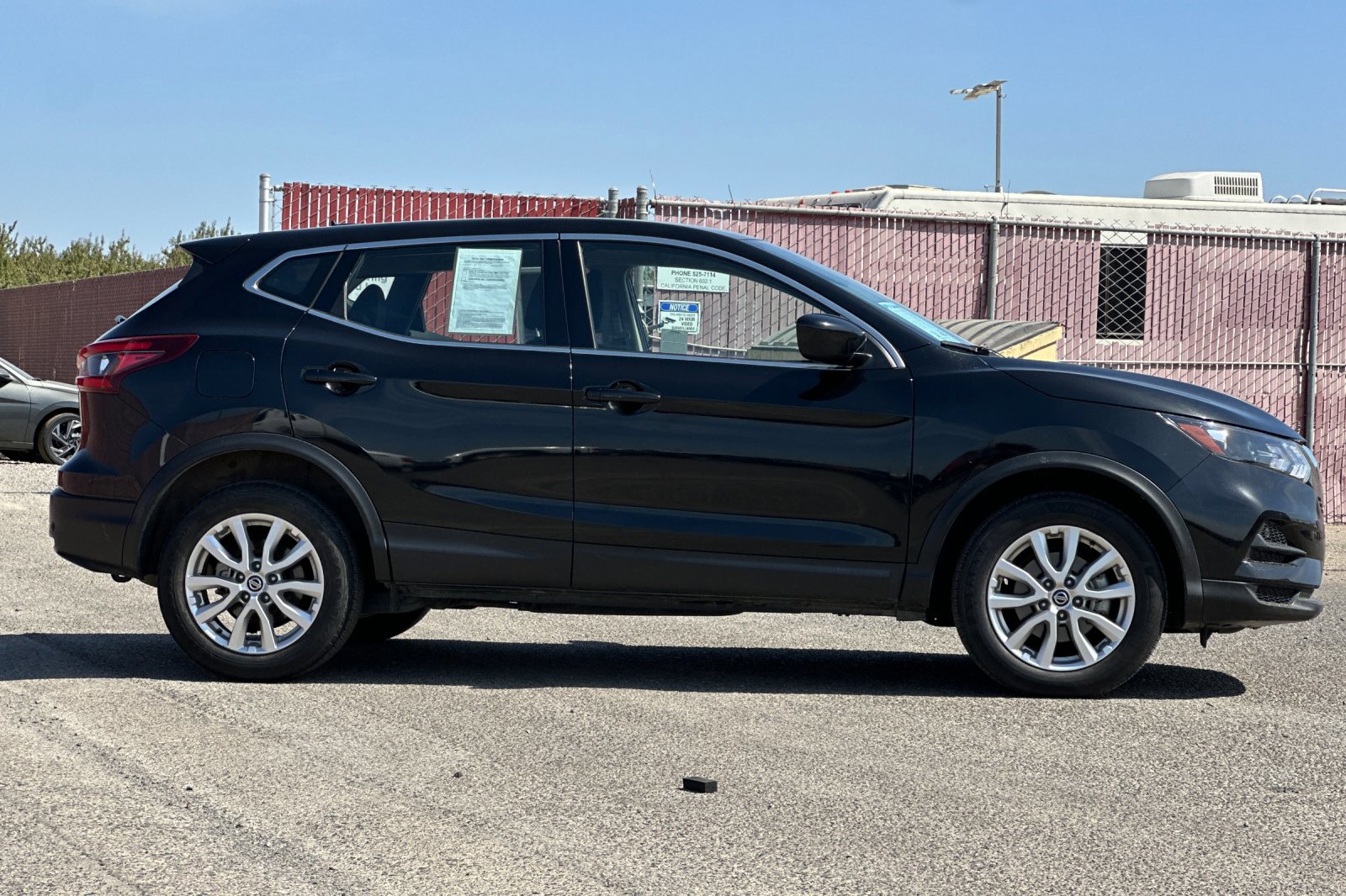 2022 Nissan Rogue Sport S photo 3