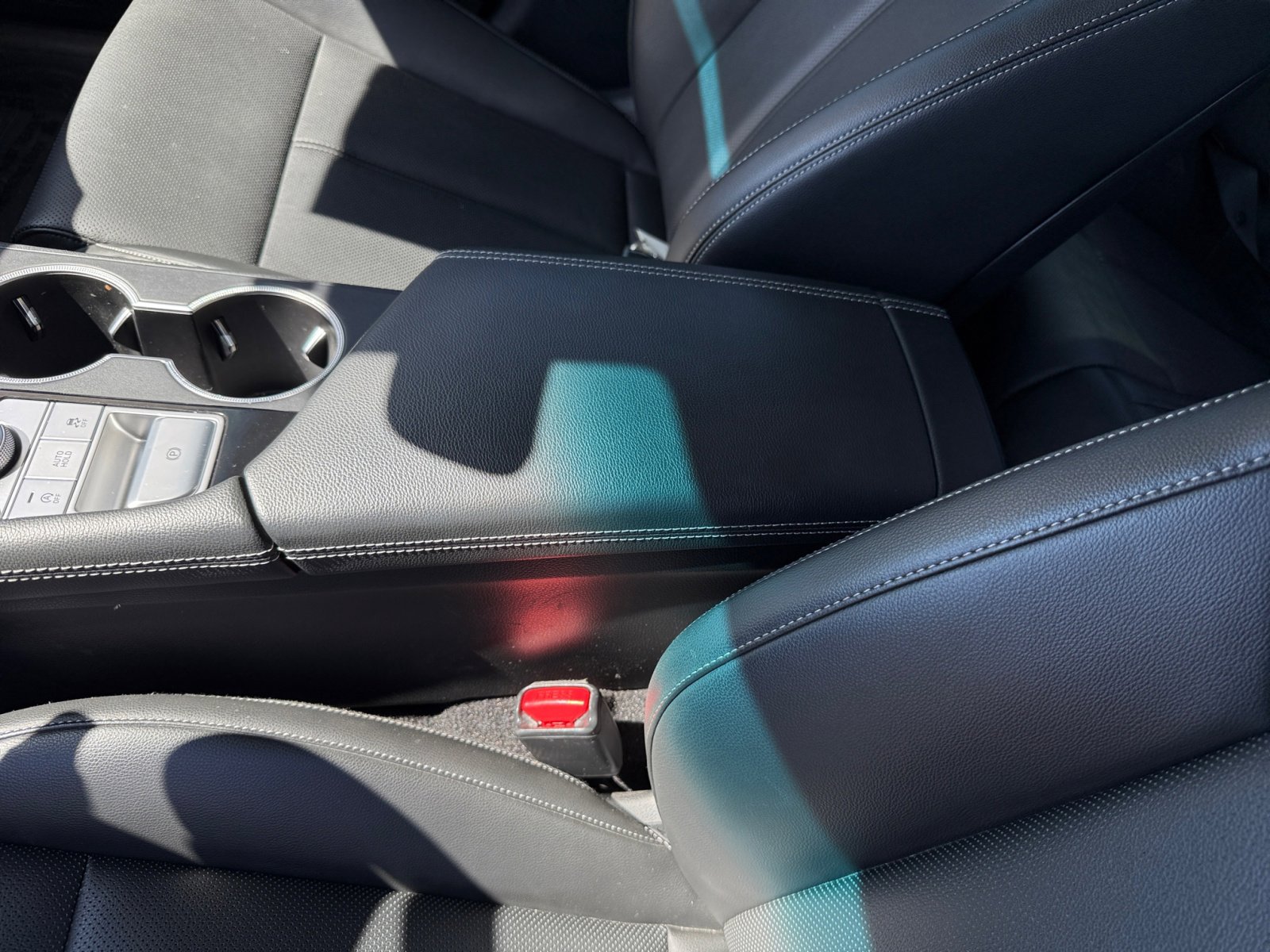 2020 Genesis G70 2.0T photo 14