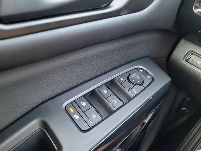 2025 Nissan Pathfinder SV photo 22