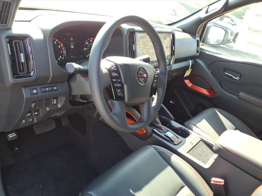 2025 Nissan Frontier Crew Cab PRO-4X photo 8