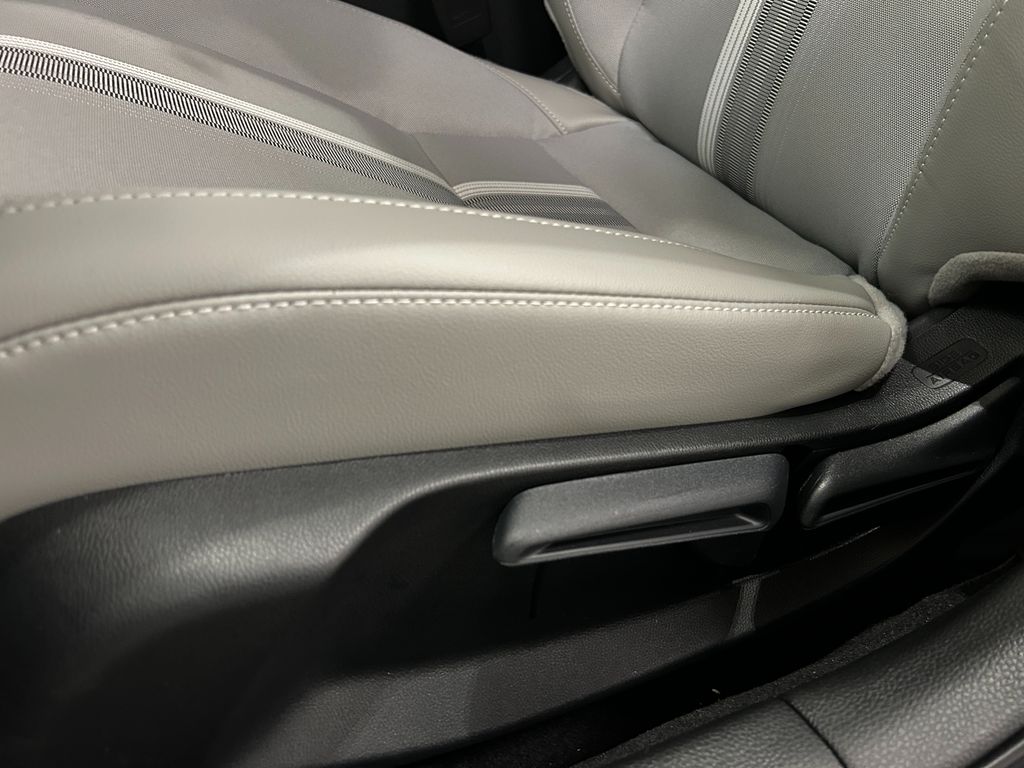 2025 Honda Civic Hatchback Hybrid Sport photo 10