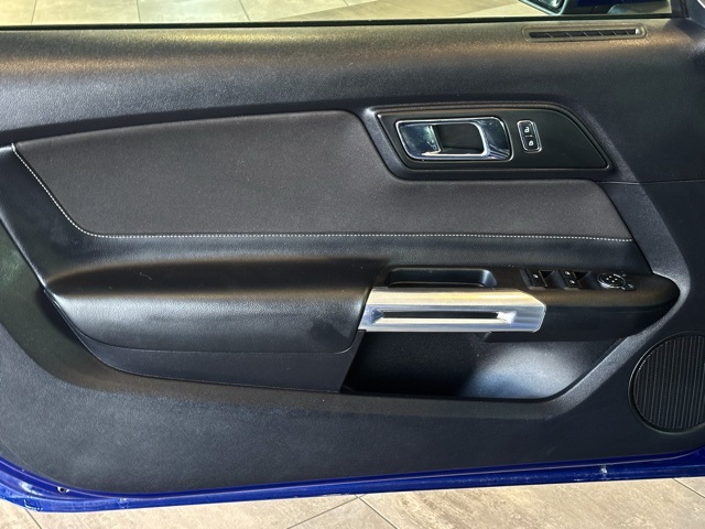 2015 Ford Mustang V6 Convertible photo 16