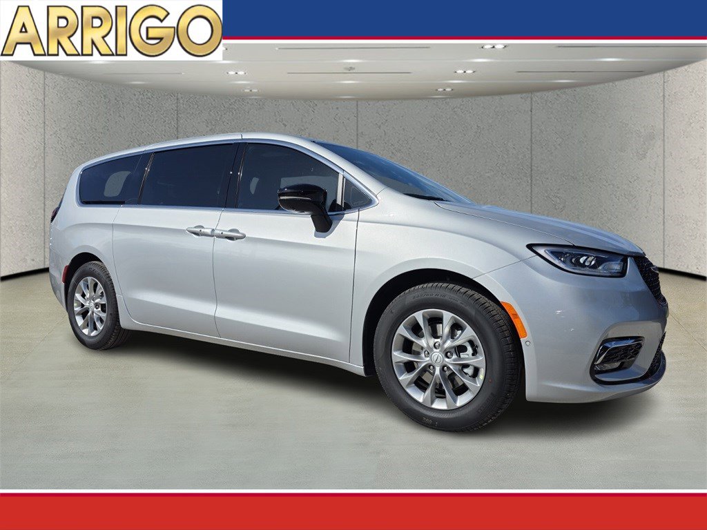 2026 Chrysler Pacifica Limited's photo