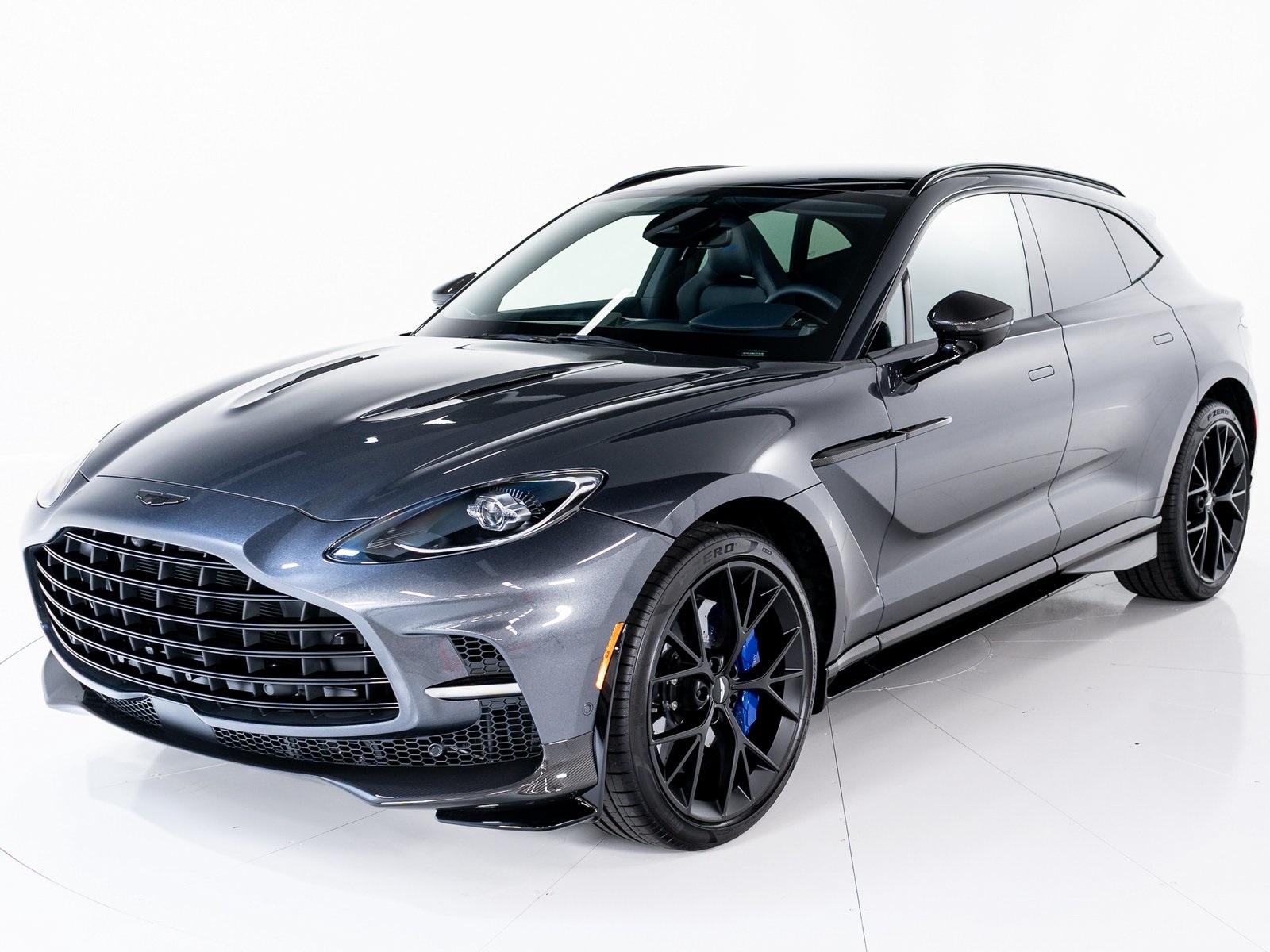 2025 Aston Martin DBX