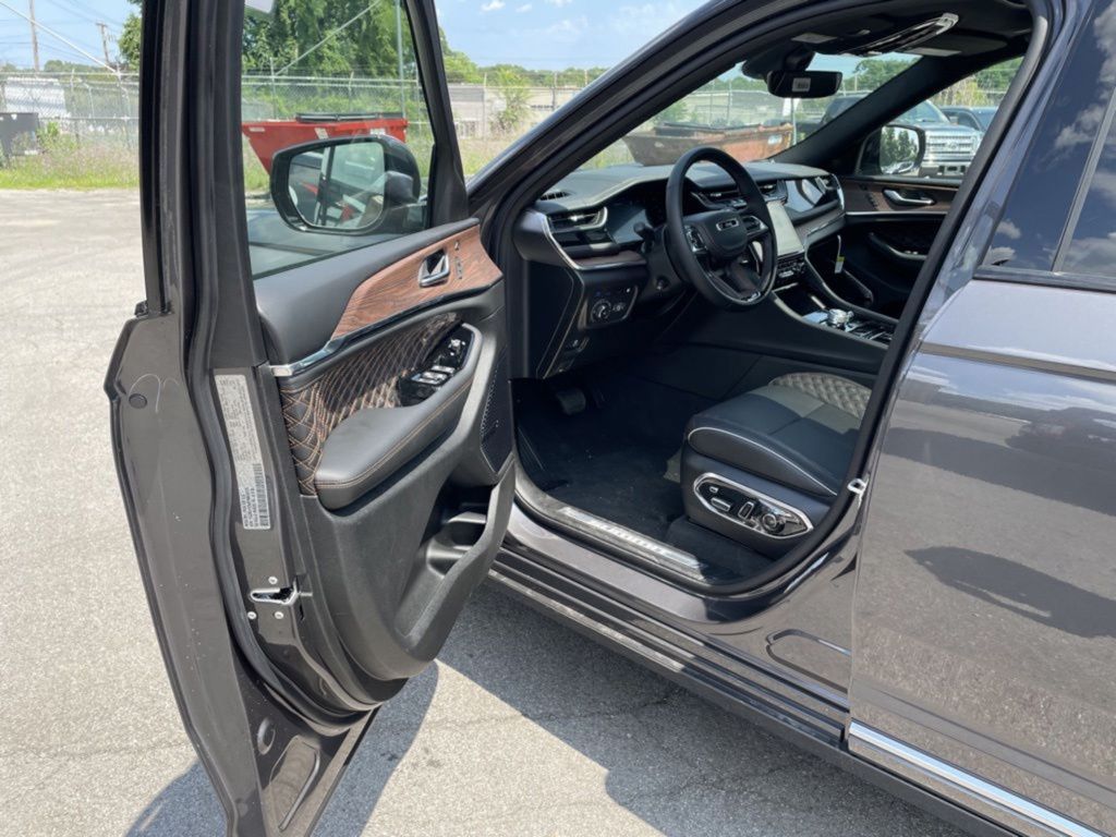 2023 Jeep Grand Cherokee Summit Reserve 4xe photo 19
