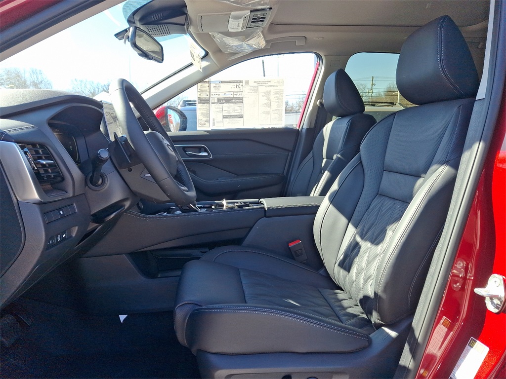 2025 Nissan Rogue Platinum photo 5