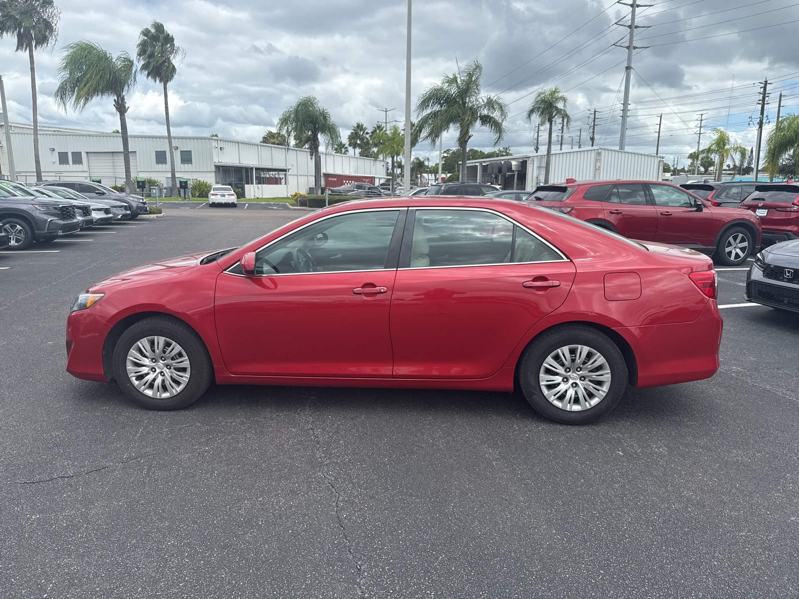 2014 Toyota Camry SE photo 4