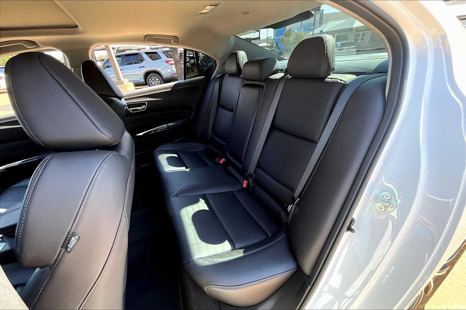 2018 Acura TLX photo 16